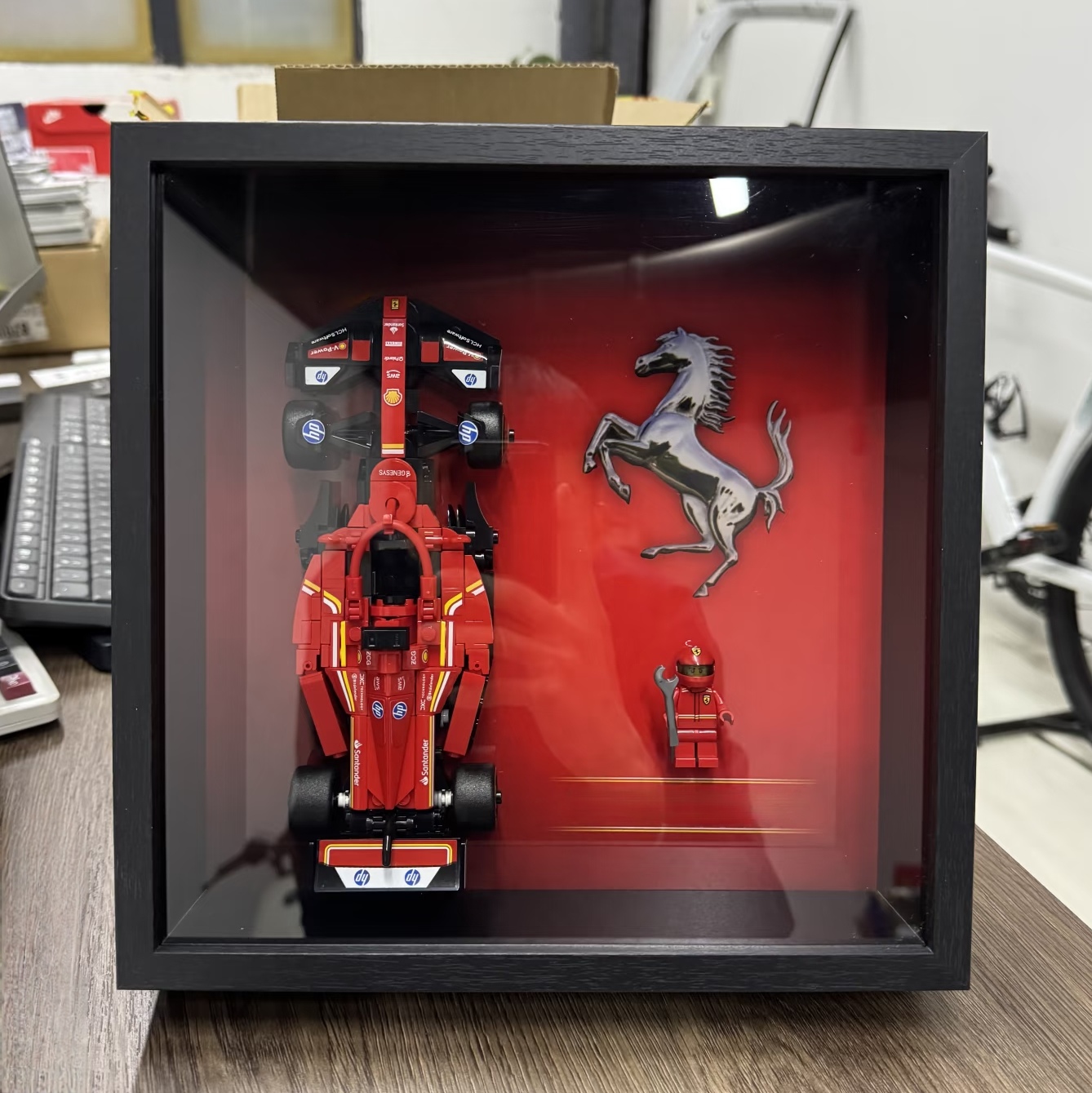 Model Kit F1 - Display-Wandtafel geeignet für LEGO 77242 Speed