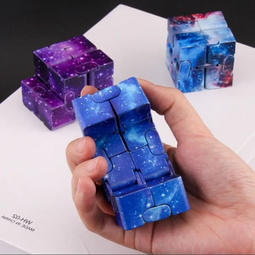 Model Kit Infinite Dimension - Infinite Flip Magic Cube Sternenhimmel-Puzzlespielzeug, viereckiges